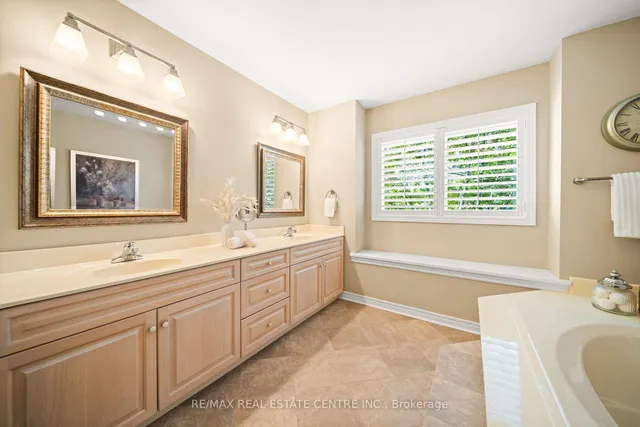 Additional image 36 of 4165 Stonebridge Cres
