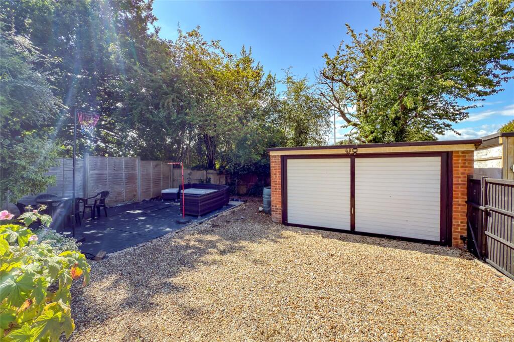 Additional image 13 of Mount Drive, Park Street, St. Albans, Hertfordshire, AL2
