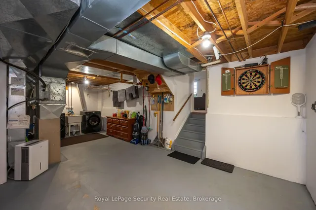 Additional image 40 of 107 Fairington Cres