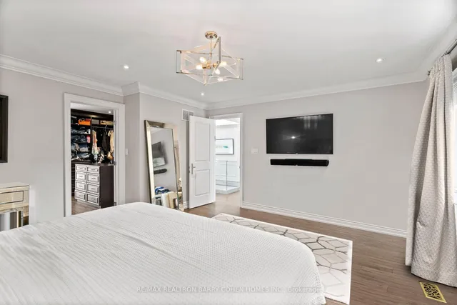 Additional image 20 of 566 Castlefield Ave