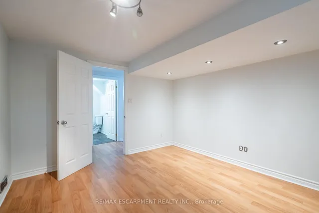 Additional image 27 of 70 Flamboro St