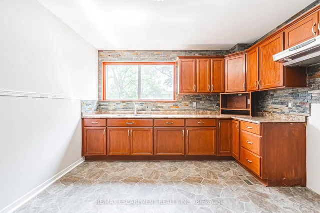 Additional image 10 of 5470 Schueller Cres