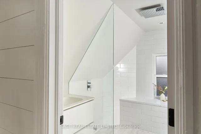 Additional image 38 of 73 Lakeview Ave