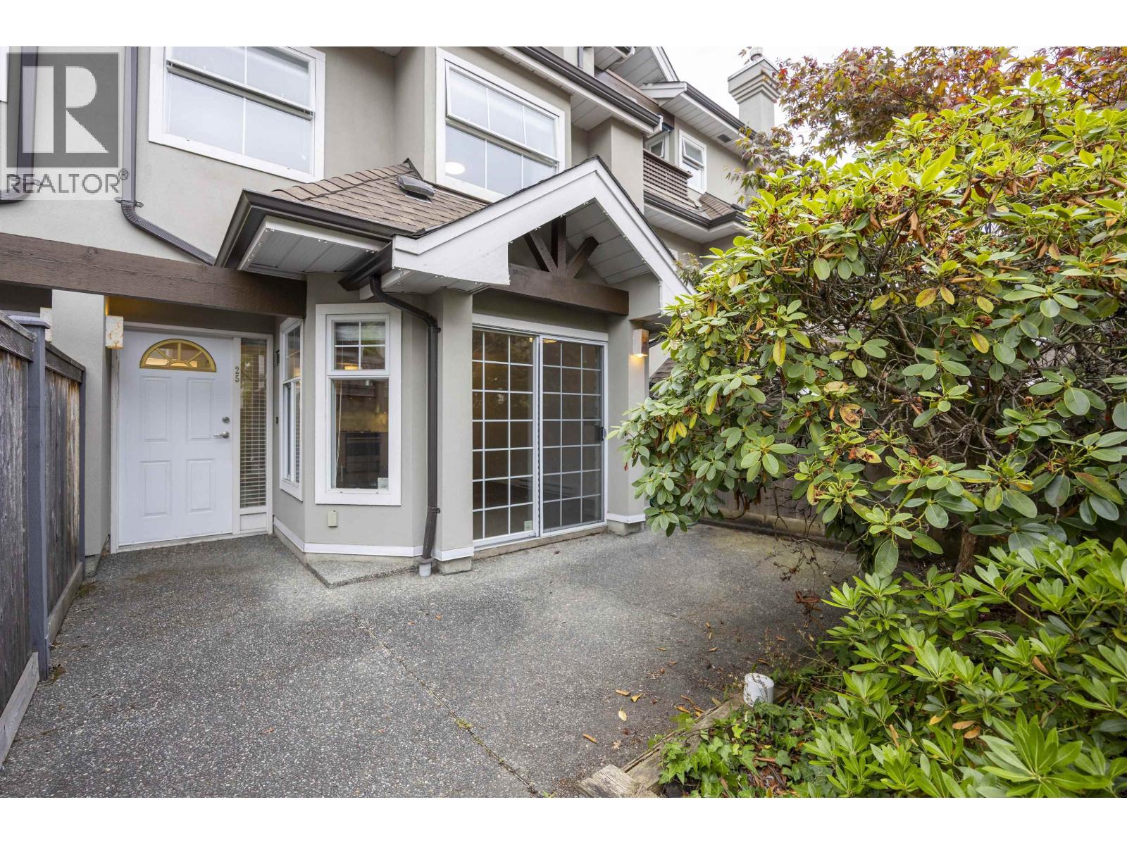 25 7175 17TH AVENUE|Burnaby, British Columbia V3N1K8