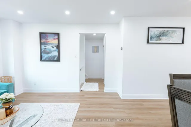 Additional image 7 of 3594 Laddie Cres