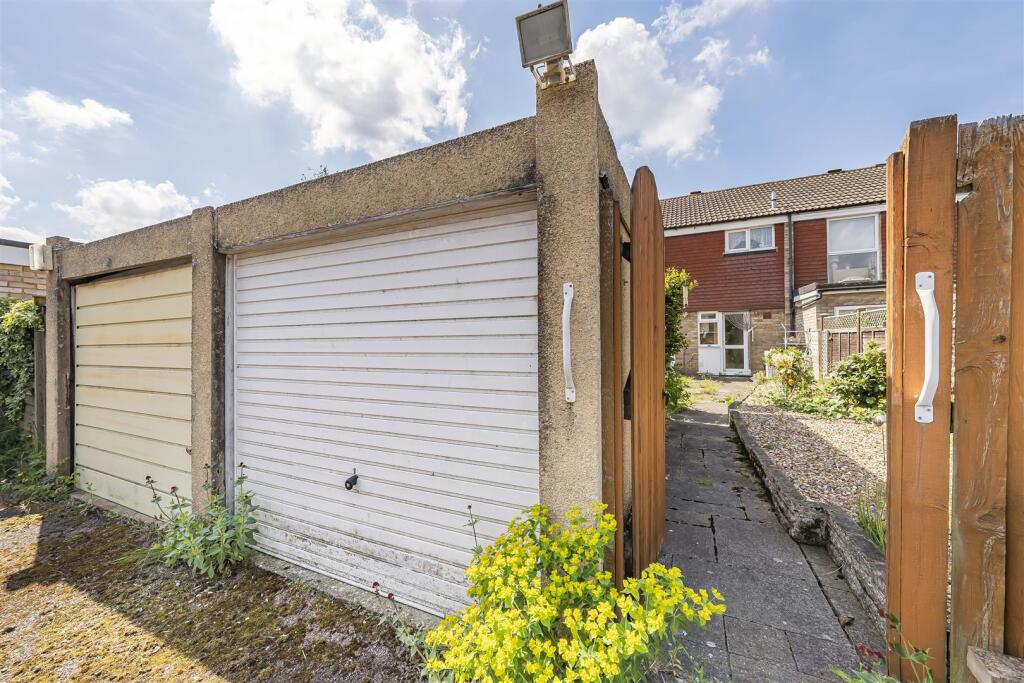 Additional image 11 of Maplefield, Park Street, St. Albans