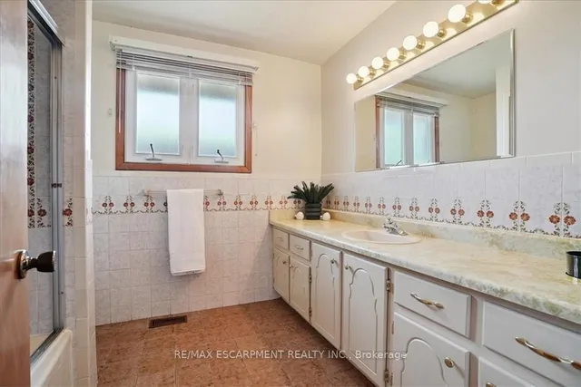 Additional image 22 of 100 Taymall St