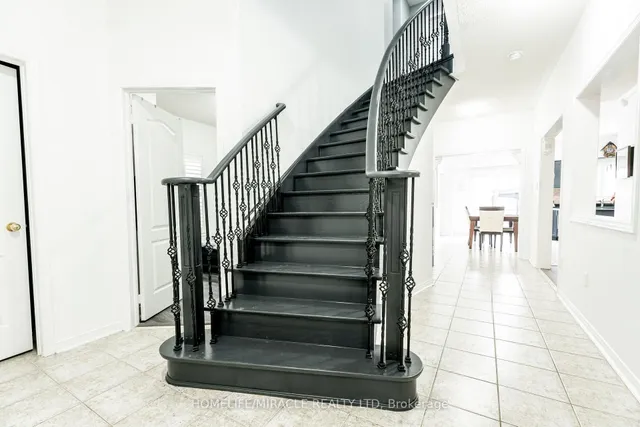 Additional image 13 of 16 Signet Crt