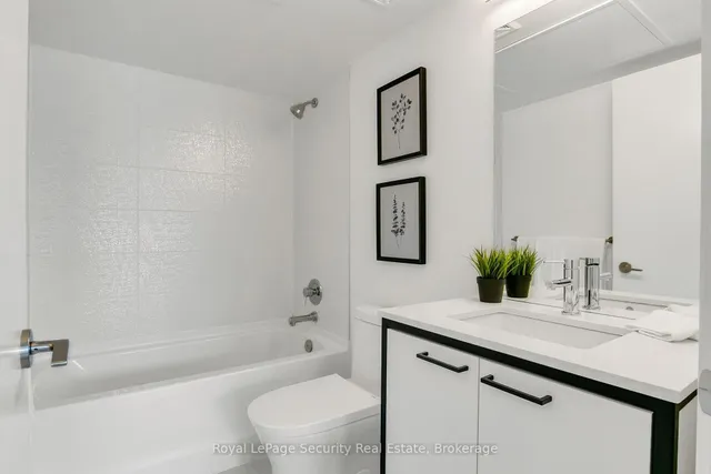 Additional image 31 of 40 Ed Clark Gdns Unit TH 22