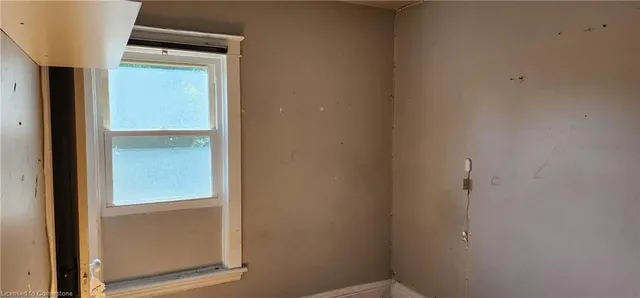 Additional image 10 of 71 Kensington Ave