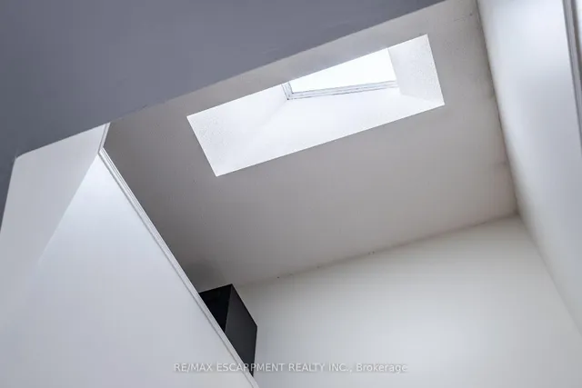 Additional image 10 of 2075 Walkers Line Unit 235