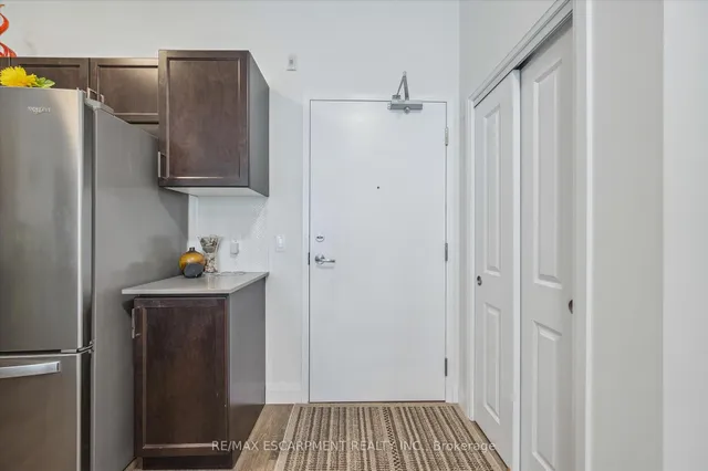 Additional image 7 of 1 Redfern Ave Unit 102