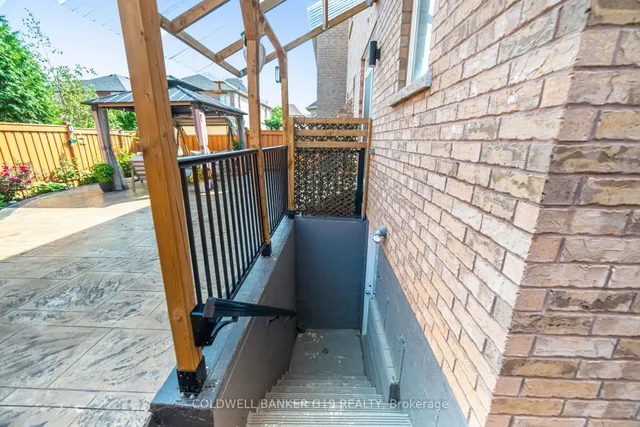 Additional image 30 of 43 Midcrest Circ