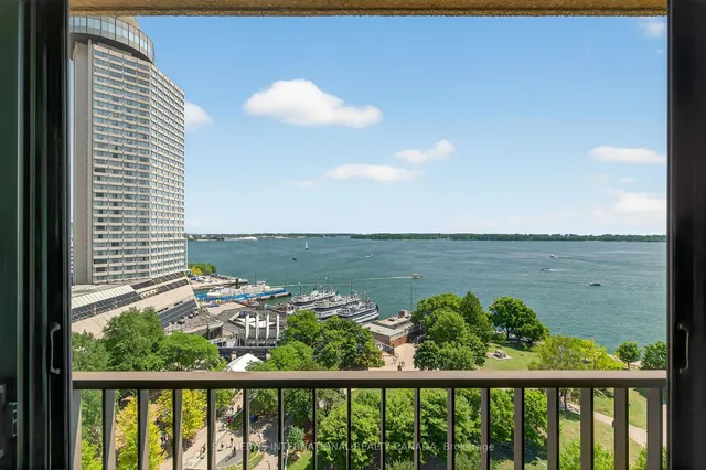 Additional image 36 of 33 Harbour Sq Unit 1423