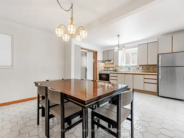 Additional image 11 of 31 Woodenhill Crt