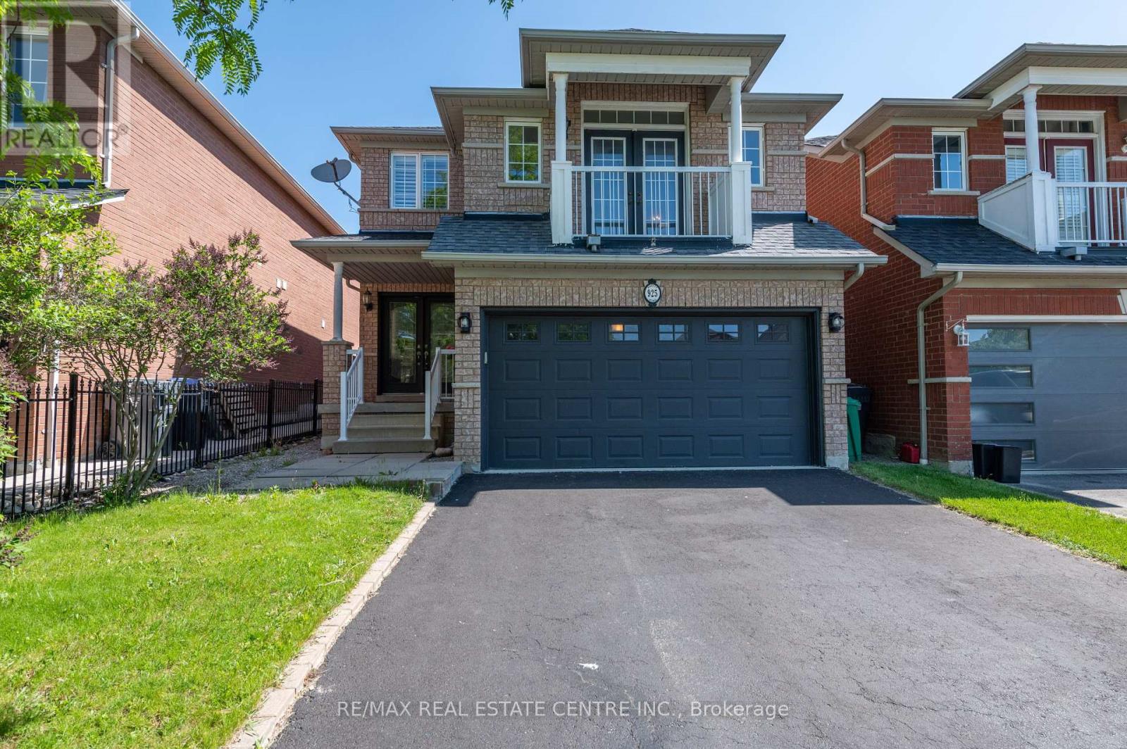 925 KNOTTY PINE GROVE|Mississauga (Meadowvale Village), Ontario L5W1J9