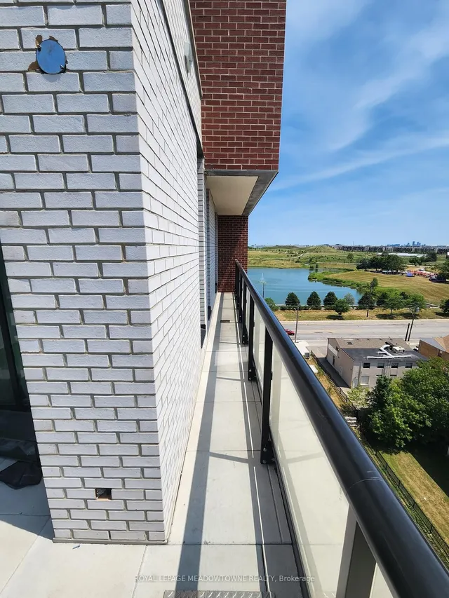 Additional image 30 of 3100 Keele St Unit 918