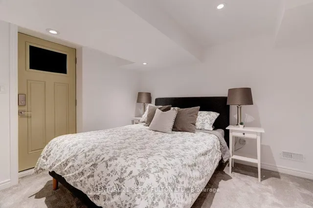 Additional image 32 of 4499 Hawthorne Dr