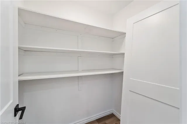 Additional image 33 of 387 Weir St