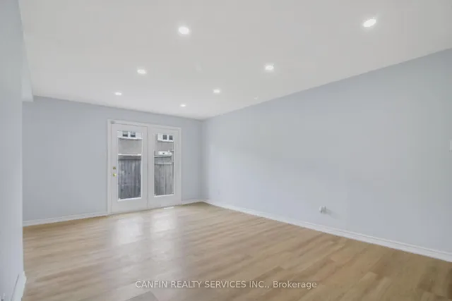 Additional image 3 of 212 Town House Cres Unit 212