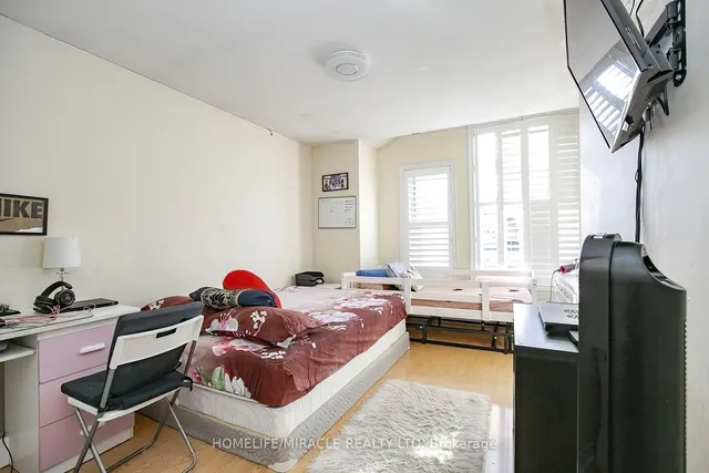 Additional image 29 of 20 Oblate Cres