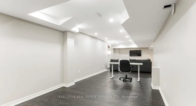 Additional image 40 of 28 Merrybrook Tr