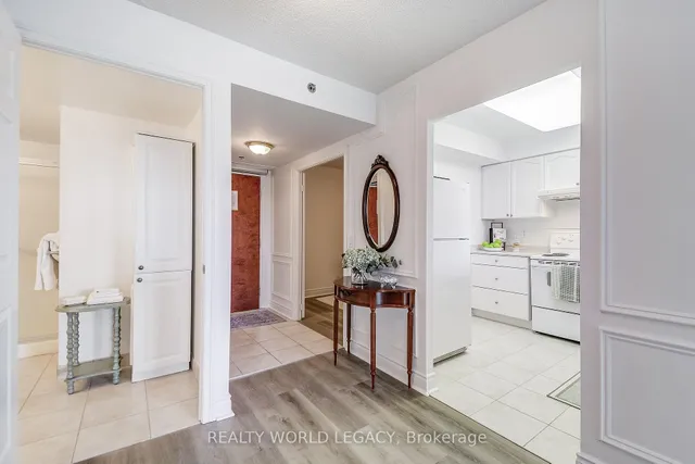 Additional image 11 of 100 Burloak Dr Unit 1416