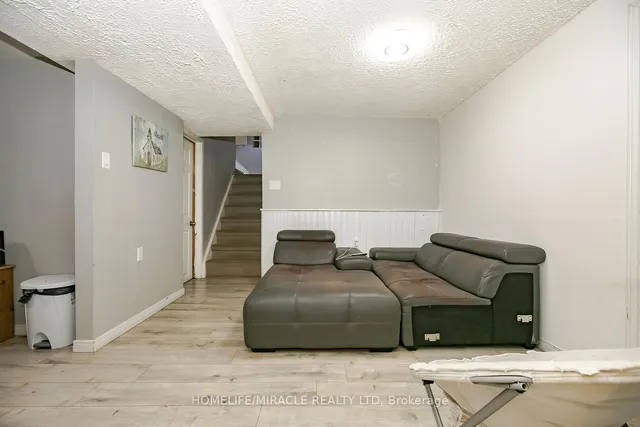 Additional image 29 of 46 Reigate Ave