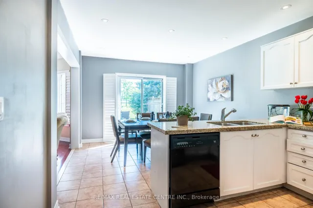 Additional image 15 of 925 Knotty Pine Grve