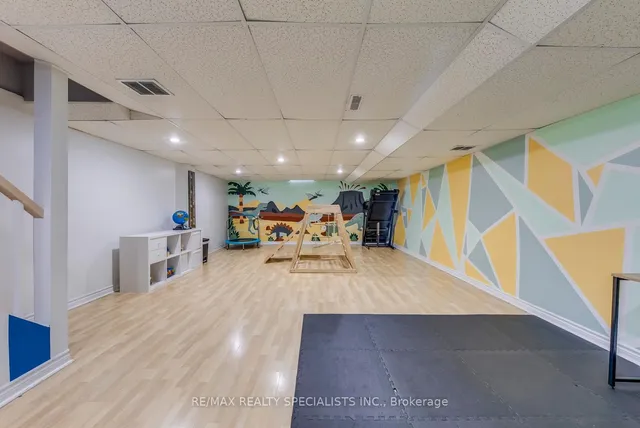 Additional image 34 of 658 Rossellini Dr