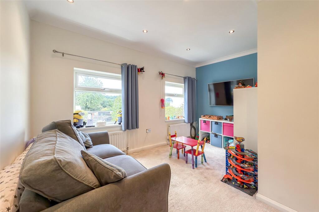 Additional image 16 of Mount Drive, Park Street, St. Albans, Hertfordshire, AL2