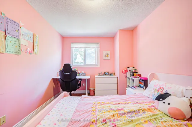 Additional image 29 of 177 Roxanne Cres