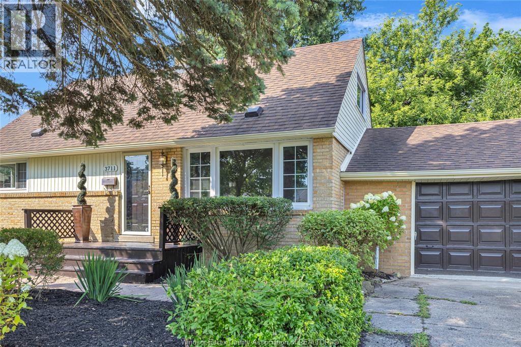 3711 DANDURAND AVENUE|Windsor, Ontario N9E2G4