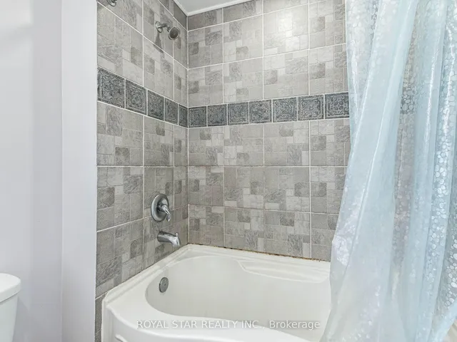 Additional image 32 of 19 Markham St