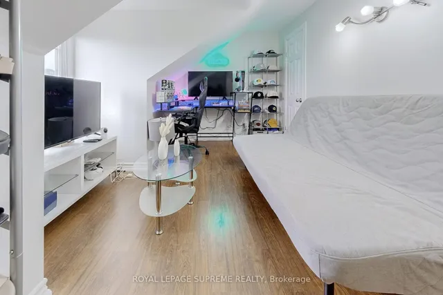 Additional image 20 of 157 Emerson Ave