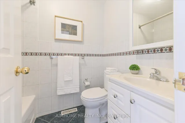 Additional image 19 of 382 Blackthorn Ave