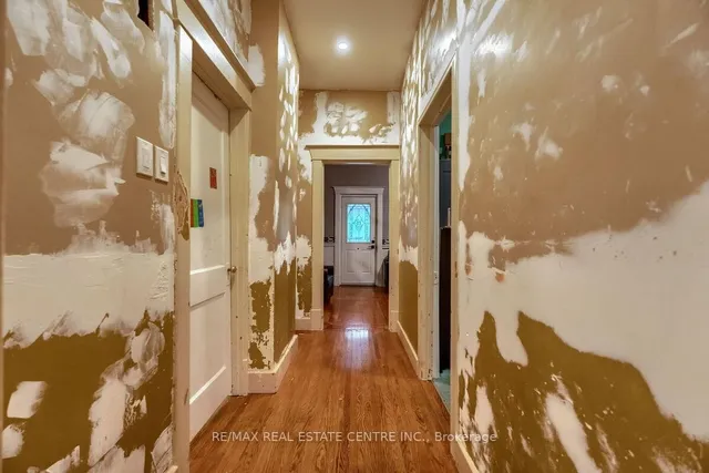 Additional image 8 of 33 MILES St