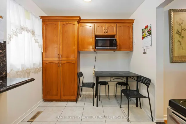 Additional image 12 of 17 Woodsview Ave