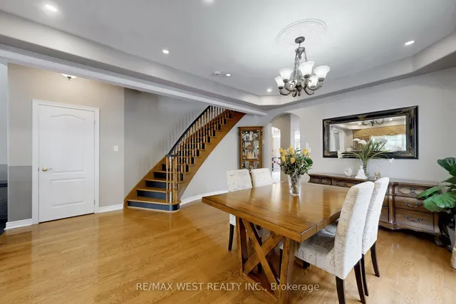 Additional image 9 of 6 Igloo Tr