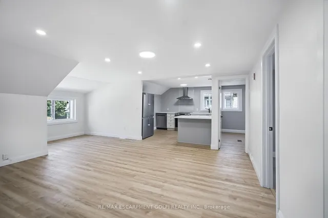 Additional image 25 of 10 Comet Ave