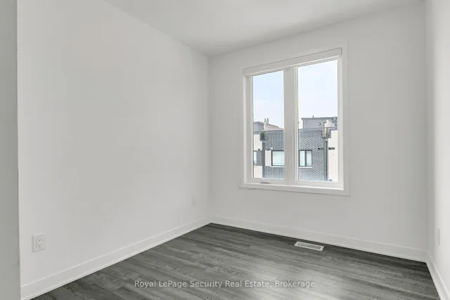 Additional image 29 of 40 Ed Clark Gdns Unit TH 22