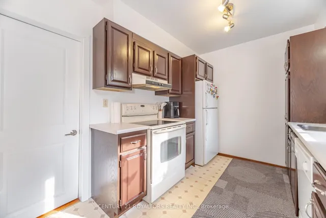 Additional image 16 of 32 Farmington Dr