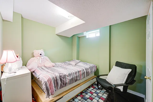 Additional image 33 of 21 Duxford St