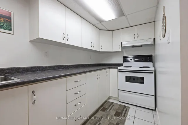 Additional image 41 of 523 Petawawa Cres