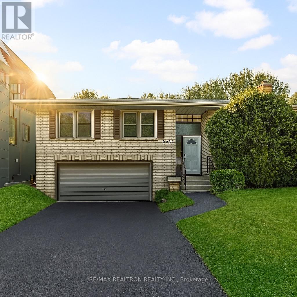 223 NORTHWOOD DRIVE|Toronto (Newtonbrook East), Ontario M2M2K5