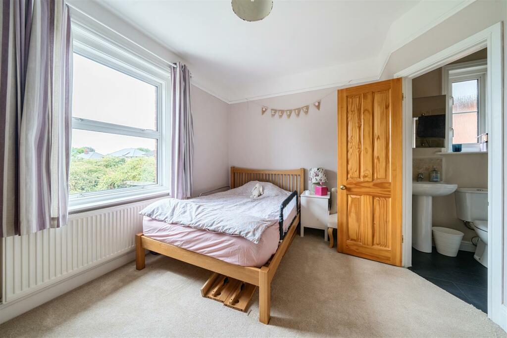 Additional image 11 of Grove Avenue, Yeovil