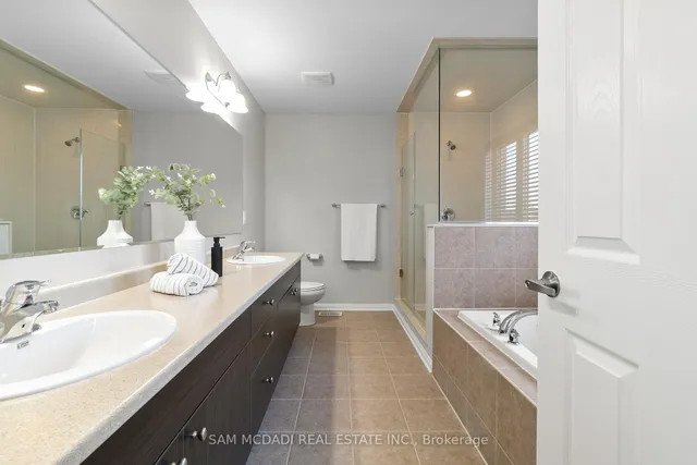 Additional image 25 of 73 Miracle Tr