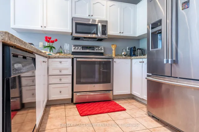 Additional image 20 of 925 Knotty Pine Grve