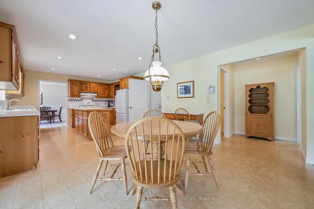 Additional image 18 of 80 Mae Crt