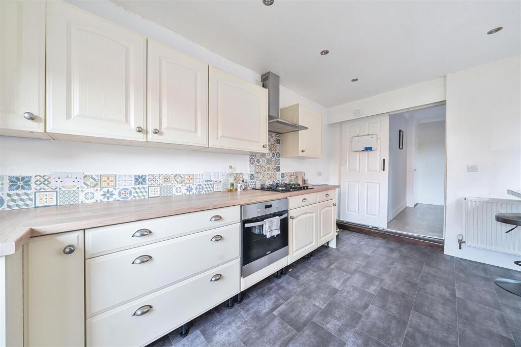 Additional image 17 of Hendford Grove, Yeovil
